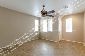 1595 W Gleaming Moon Ln in Tucson, AZ - Building Photo - Building Photo