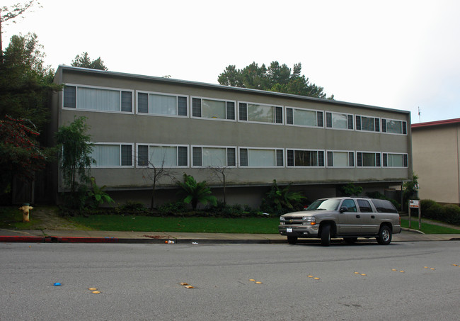 2121 Whitman Way in San Bruno, CA - Foto de edificio - Building Photo
