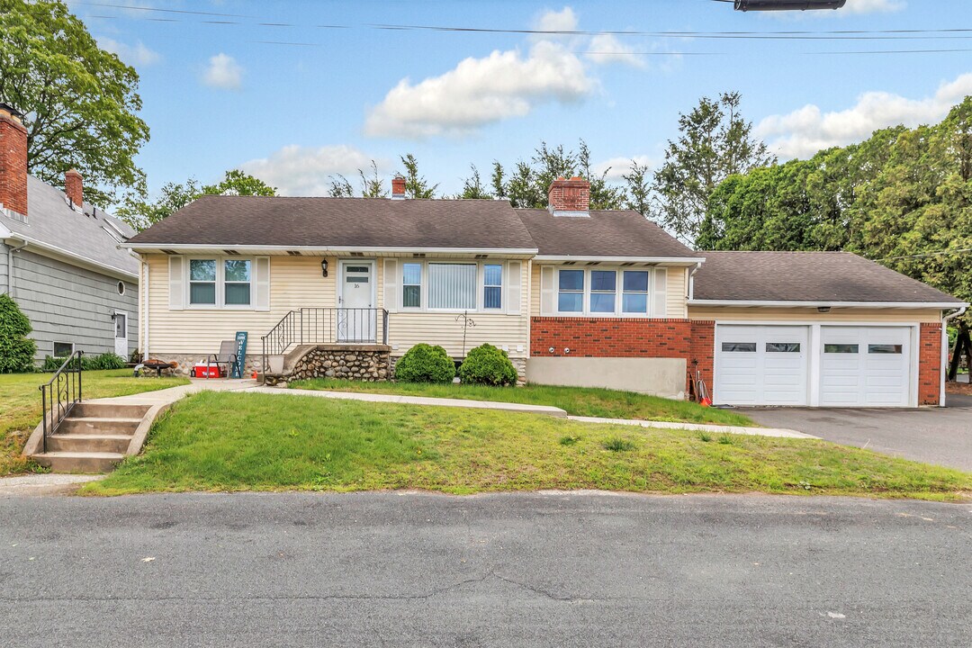 16 Providence Ave in Shelton, CT - Building Photo