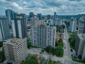 Gwen Lee in Hamilton, ON - Building Photo - Building Photo