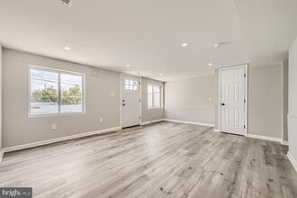 4111 Sunnyside Ave, Unit Basement Apartment in Baltimore, MD - Foto de edificio - Building Photo