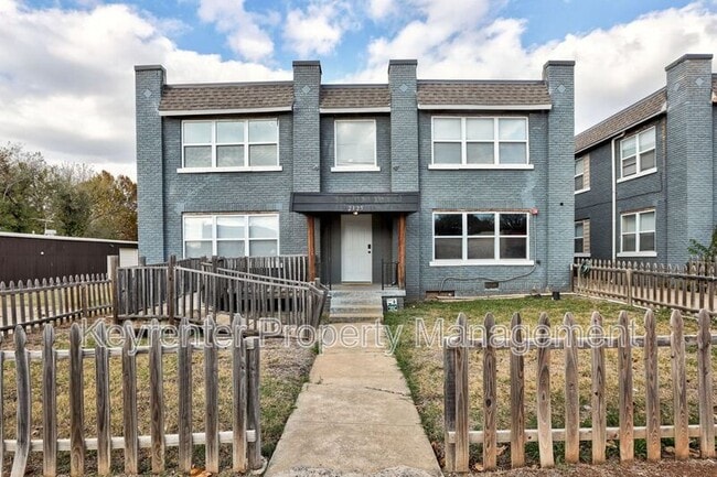 2325 NW 12th St in Oklahoma City, OK - Foto de edificio - Building Photo