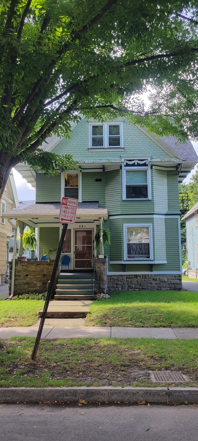 481 Meigs St, Unit Apartment #2 upstairs