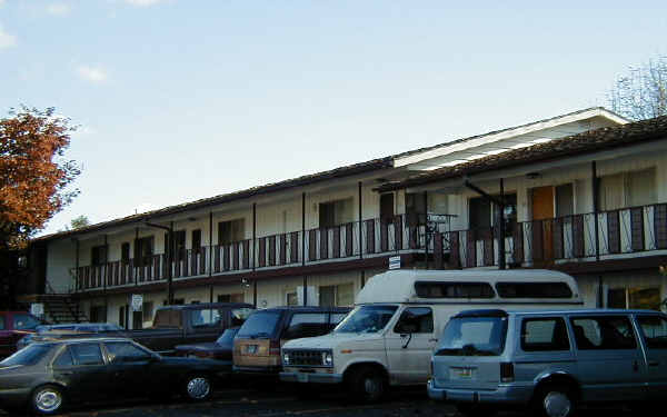 Tigard Manor in Tigard, OR - Foto de edificio - Building Photo