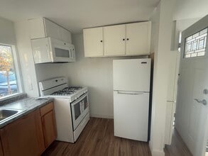 29 E 2nd Ave, Unit C in Kennewick, WA - Building Photo - Building Photo