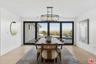 15655 Castlewoods Dr in Los Angeles, CA - Building Photo - Building Photo