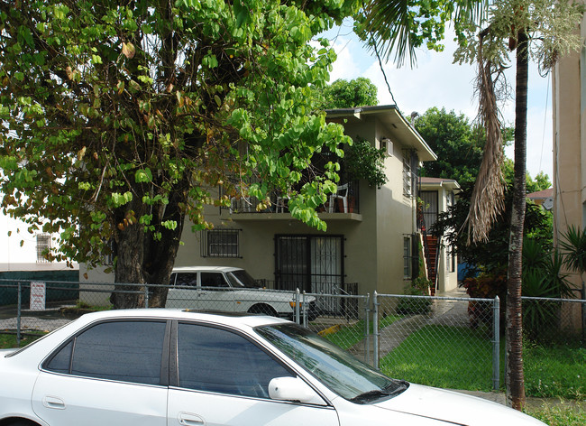 1037 NW 1st St in Miami, FL - Foto de edificio - Building Photo