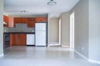 5051 James Hill Rd in Regina, SK - Building Photo - Building Photo