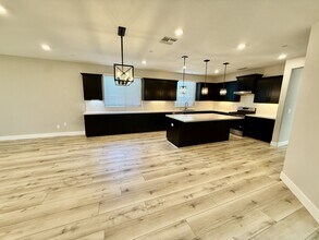 4114 Peter's Wy in Rocklin, CA - Foto de edificio - Building Photo