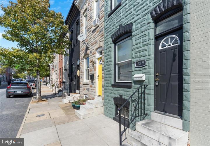129 N Curley St in Baltimore, MD - Building Photo