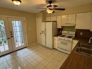 10805 Lanshire Dr in Austin, TX - Building Photo - Building Photo