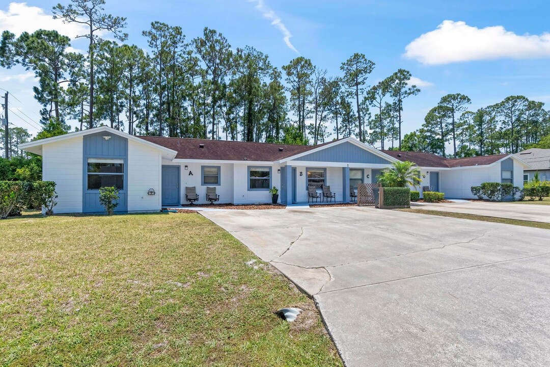 1 Brittany Ln in Palm Coast, FL - Building Photo