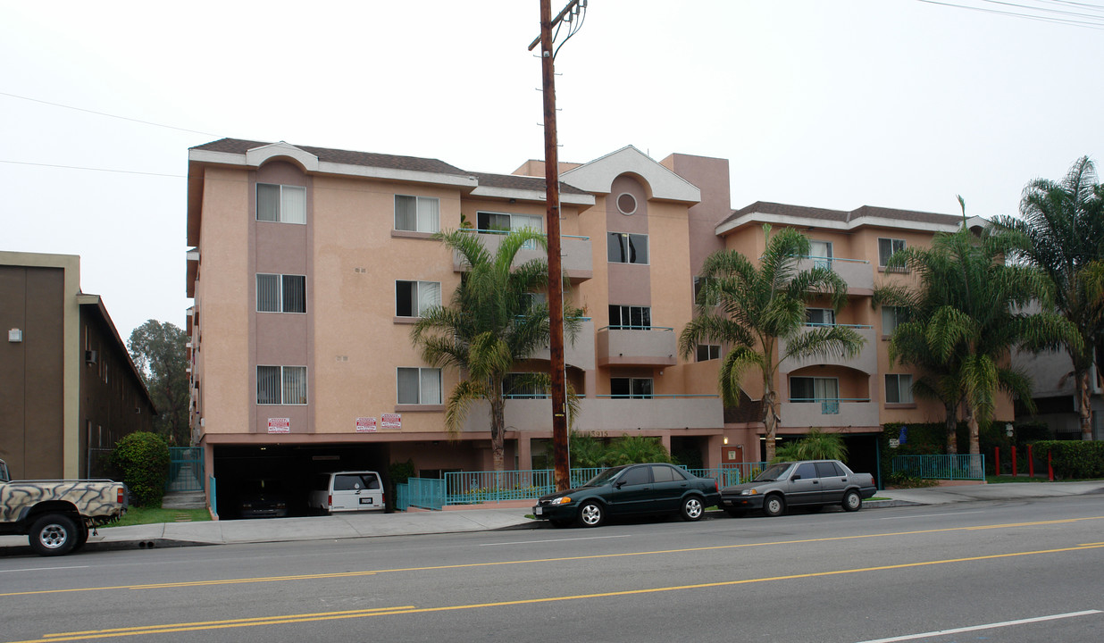 Angeles City Lights in Van Nuys, CA - Foto de edificio