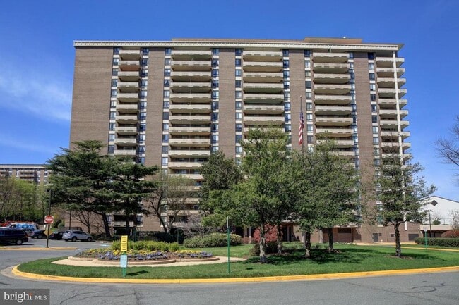 1800 Old Meadow Rd in McLean, VA - Building Photo - Building Photo