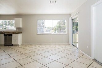 7143 Gama Ct in North Port, FL - Foto de edificio - Building Photo