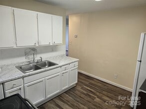 1600 Catherine Simmons Ave in Charlotte, NC - Building Photo - Building Photo
