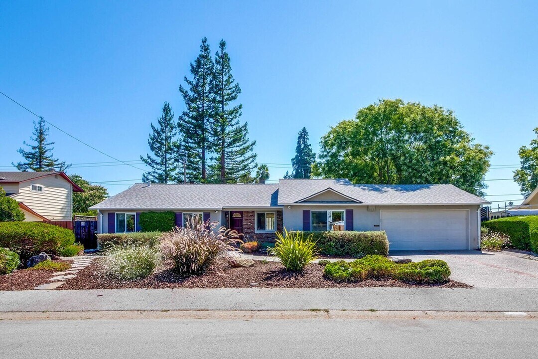 1549 Fordham Way in Mountain View, CA - Building Photo