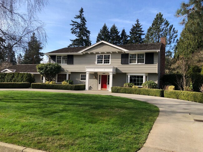 1601 77th Ave NE in Medina, WA - Building Photo - Building Photo