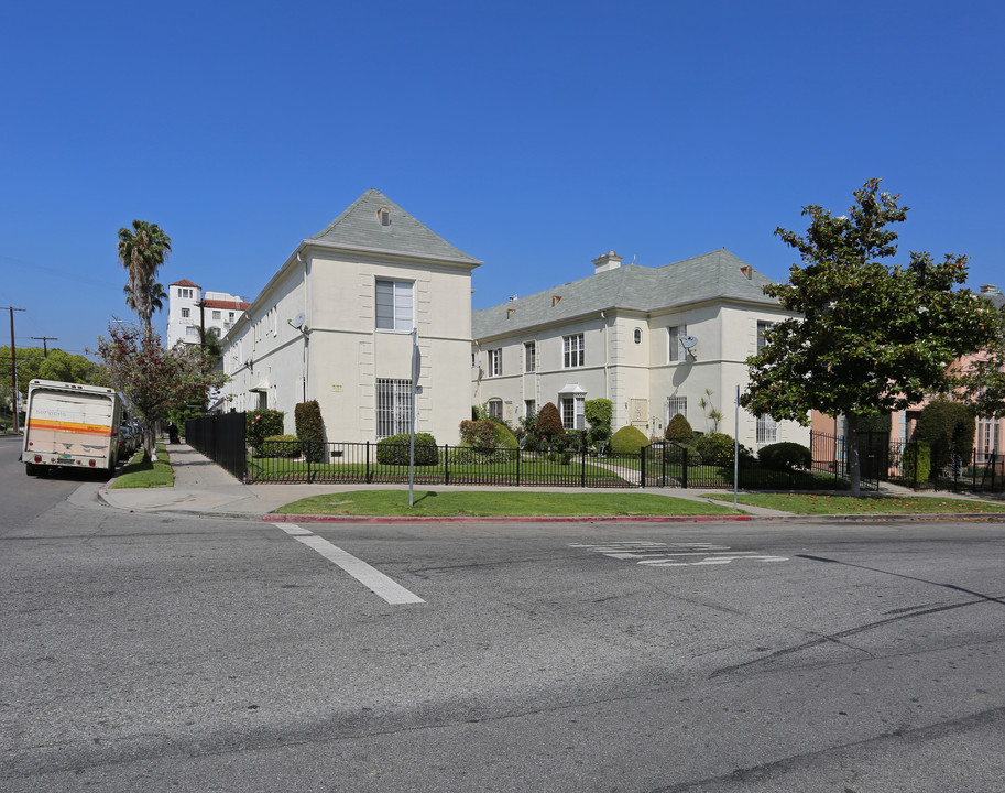 937 S Hobart Blvd in Los Angeles, CA - Building Photo