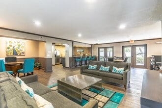 Lakewood Shores in Brandon, FL - Building Photo - Building Photo