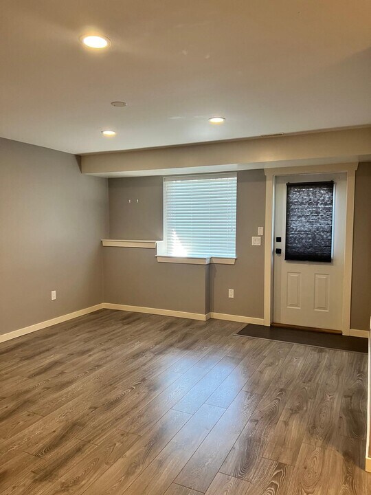 1390 Coast Meridian Rd in Coquitlam, BC - Building Photo