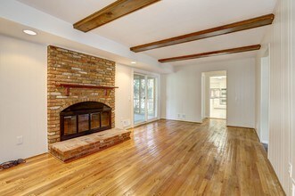 8804 Falls Chapel Way in Potomac, MD - Building Photo - Building Photo