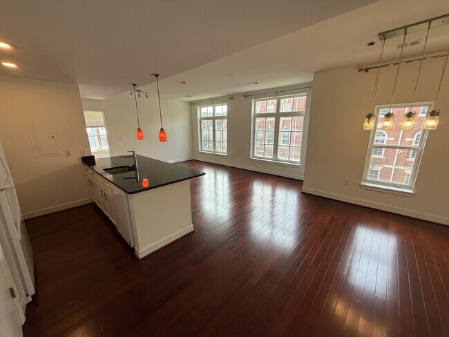 150 V St NW in Washington, DC - Building Photo - Building Photo