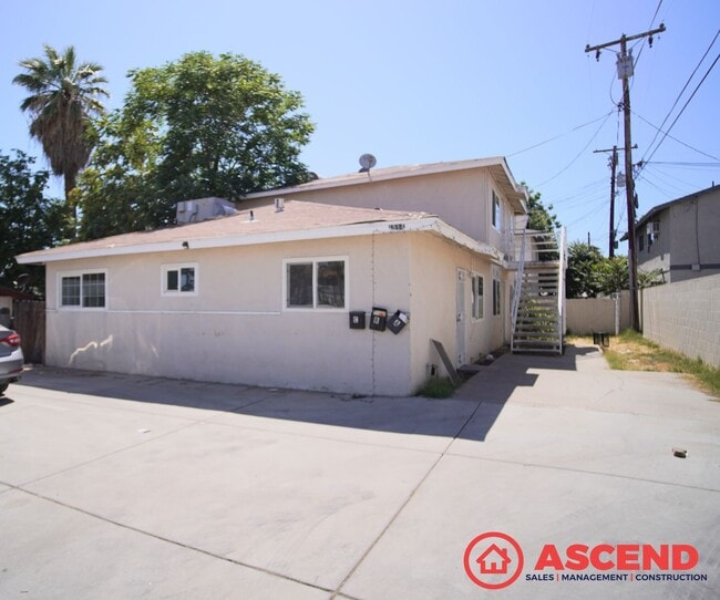 1514 Mount Vernon Ave in Bakersfield, CA - Building Photo - Building Photo