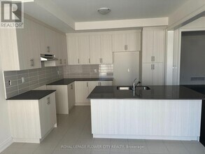 7 Ann McKee St in Caledon, ON - Building Photo - Building Photo