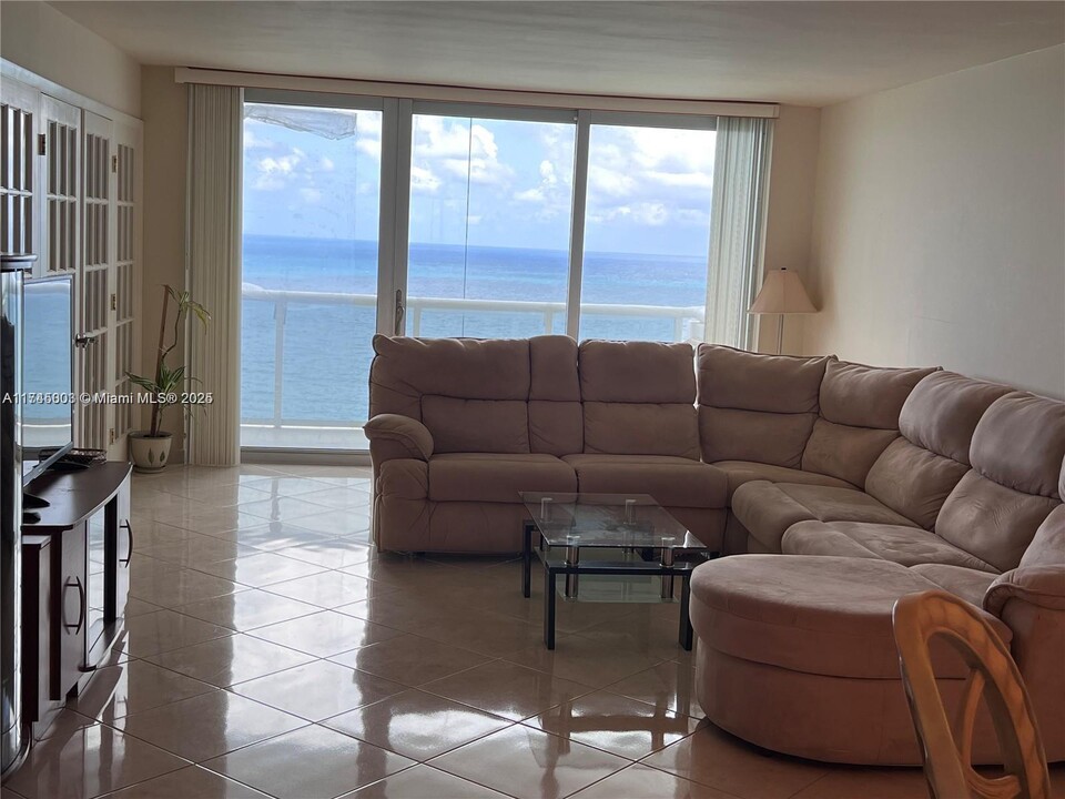 3140 S Ocean Dr, Unit 2205 in Hallandale Beach, FL - Building Photo