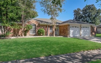 16610 Cairngorm Dr in Houston, TX - Building Photo - Building Photo
