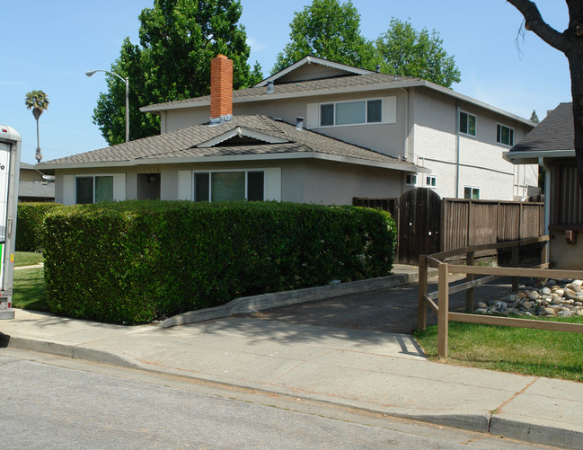 635 E Olive Ave in Sunnyvale, CA - Foto de edificio - Building Photo