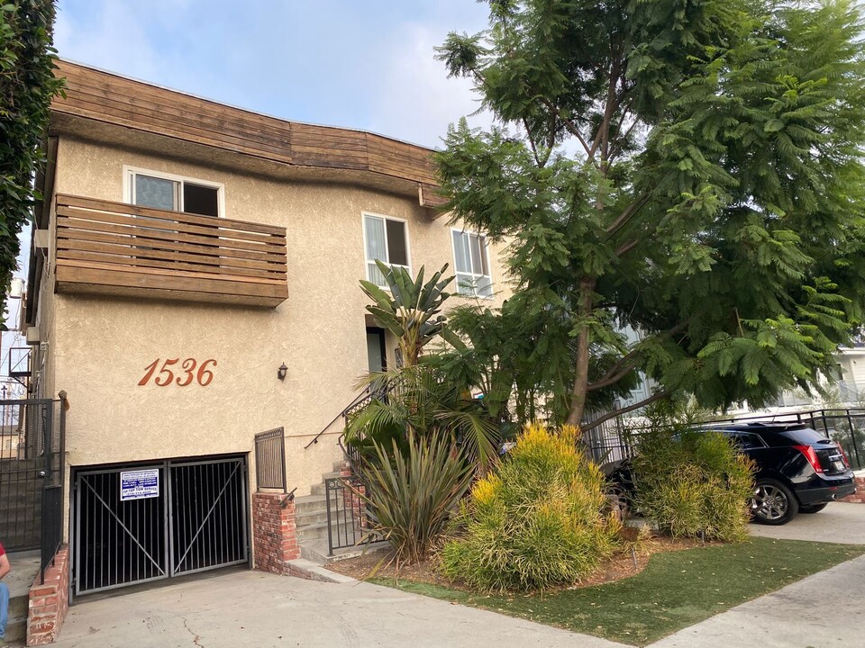 1536 S Bundy Dr, Unit 107 in Los Angeles, CA - Foto de edificio