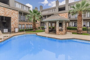 Winwood Club in Kerrville, TX - Building Photo