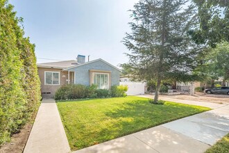 2120 N Valley St in Burbank, CA - Building Photo - Building Photo