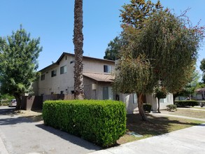 110 N Belinda Cir in Anaheim, CA - Building Photo - Building Photo