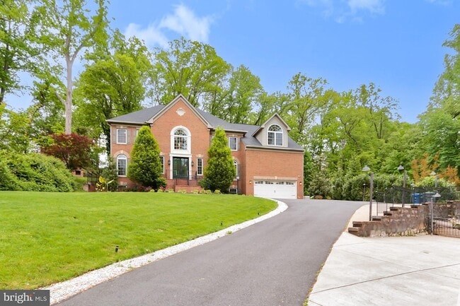 6526 Dearborn Dr in Falls Church, VA - Foto de edificio - Building Photo