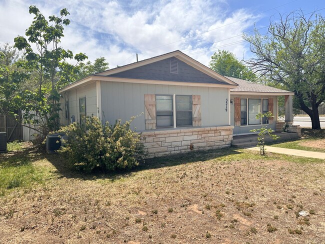 3319 27th St-Unit -Front in Lubbock, TX - Building Photo - Building Photo