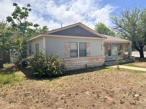 3319 27th St in Lubbock, TX - Foto de edificio - Building Photo