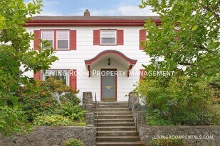 2908 NE Skidmore St in Portland, OR - Building Photo
