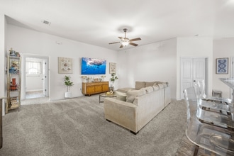 5508 Peach Dr in Pace, FL - Foto de edificio - Building Photo