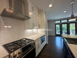 472 E 33rd St in Charlotte, NC - Building Photo - Building Photo