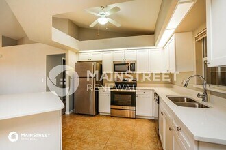 2108 NE 15th Ln in Cape Coral, FL - Foto de edificio - Building Photo