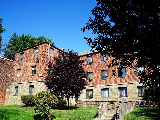 Fleetwood Village Apartments in Hyattsville, MD - Foto de edificio - Building Photo