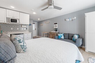 6 Ashworth Ave in Hampton, NH - Building Photo - Building Photo