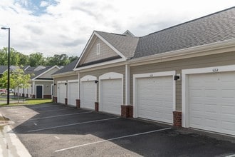 The Commonwealth At York in Yorktown, VA - Foto de edificio - Building Photo
