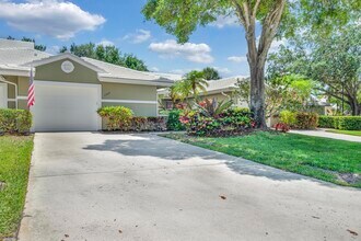 2433 SW Foxpoint Trail in Palm City, FL - Building Photo - Building Photo