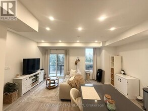 24 Lytham Grn Cir in Newmarket, ON - Building Photo - Building Photo