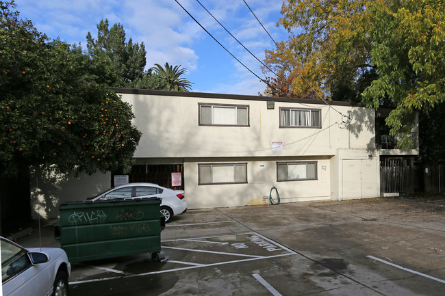 1708 V St in Sacramento, CA - Foto de edificio - Building Photo