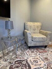 1908 Kenilworth Cir, Unit C in Hoffman Estates, IL - Foto de edificio - Building Photo